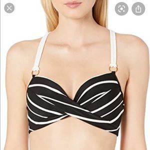 NWT Robin Piccone Harper front twist bikini top XS